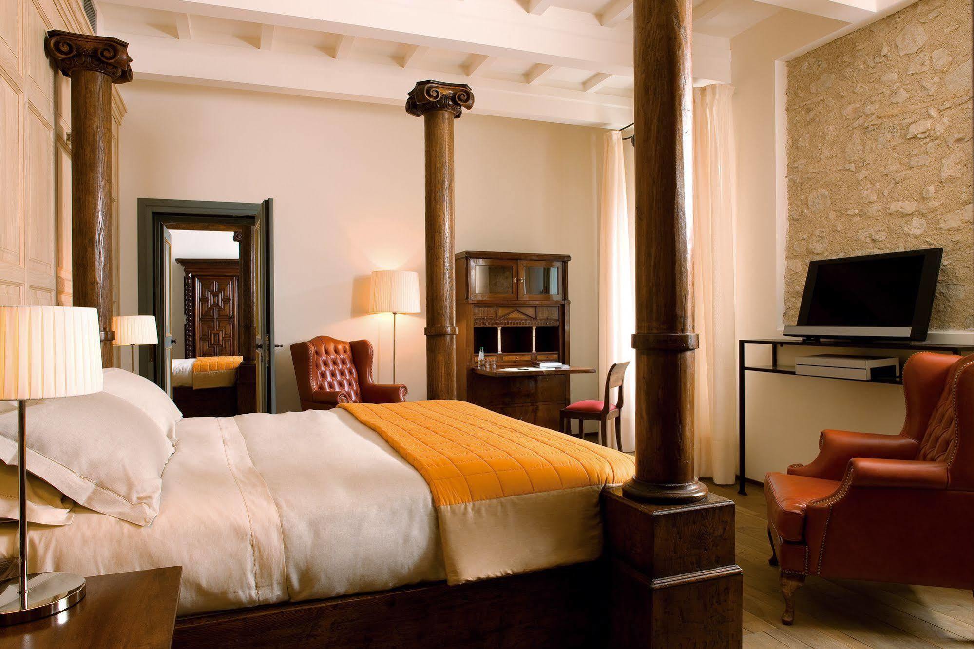 Relais&Chateaux Palazzo Seneca Hotel Norcia Bagian luar foto