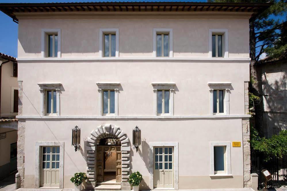 Relais&Chateaux Palazzo Seneca Hotel Norcia Bagian luar foto